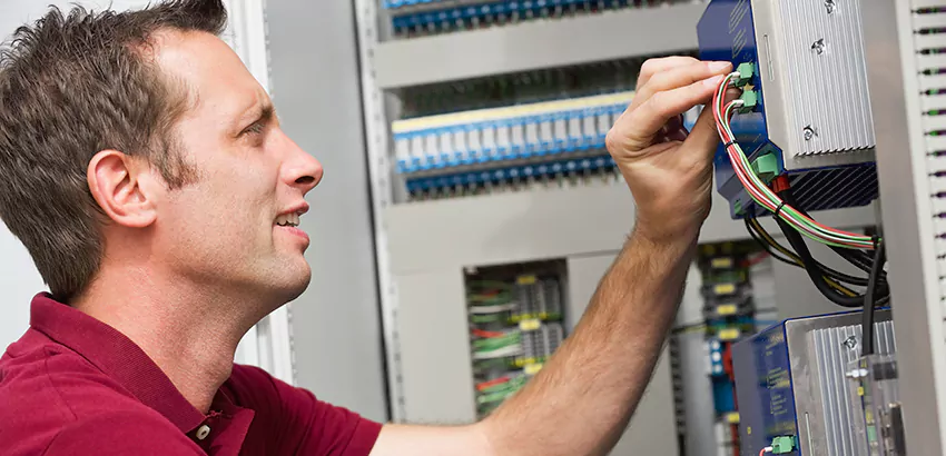 Offshore and Petroleum Facility Electrician in Sun City Center